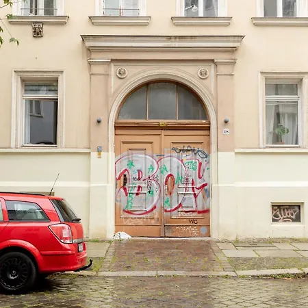Global Living - Design I I Beamer I Kitchen I Terrace I Apartment Berlin