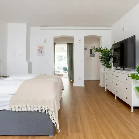 Global Living - Design I I Beamer I Kitchen I Terrace I * Berlin