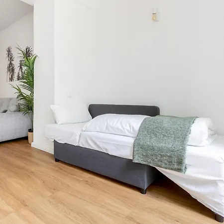 Global Living - Design I I Beamer I Kitchen I Terrace I アパート