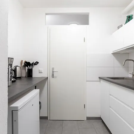 Global Living - Design I I Beamer I Kitchen I Terrace I アパート *