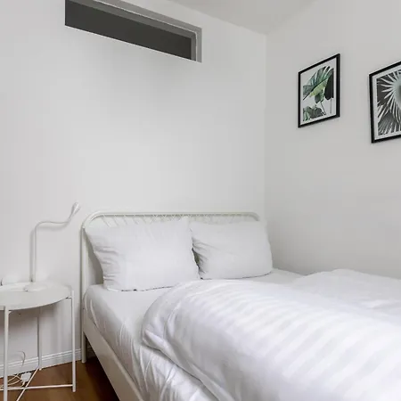 Global Living - Design I I Beamer I Kitchen I Terrace I ベルリン