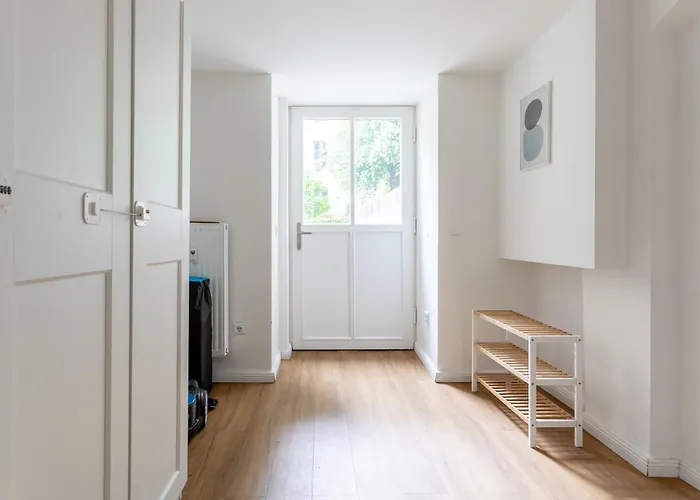 Global Living - Design I I Beamer I Kitchen I Terrace I * Berlim