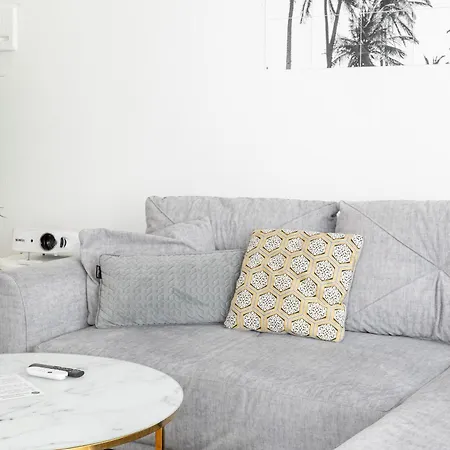 Global Living - Design I I Beamer I Kitchen I Terrace I Berlín