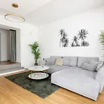 Global Living - Design I I Beamer I Kitchen I Terrace I Lägenhet *