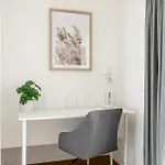 Global Living - Design I I Beamer I Kitchen I Terrace I * ברלין