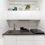 Global Living - Design I I Beamer I Kitchen I Terrace I Lägenhet Berlin