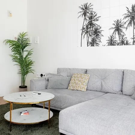 Global Living - Design I I Beamer I Kitchen I Terrace I Berlim