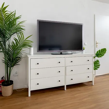 Global Living - Design I I Beamer I Kitchen I Terrace I Berlim
