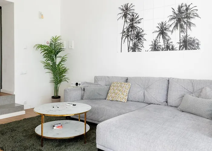 Global Living - Design I I Beamer I Kitchen I Terrace I Berlin