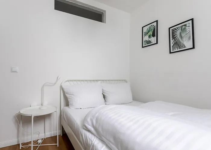 Global Living - Design I I Beamer I Kitchen I Terrace I Berlín